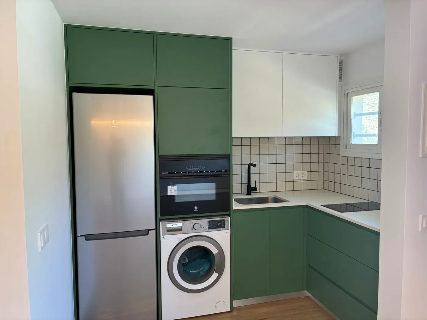 Cuina verda de l'apartament reformat a Calella